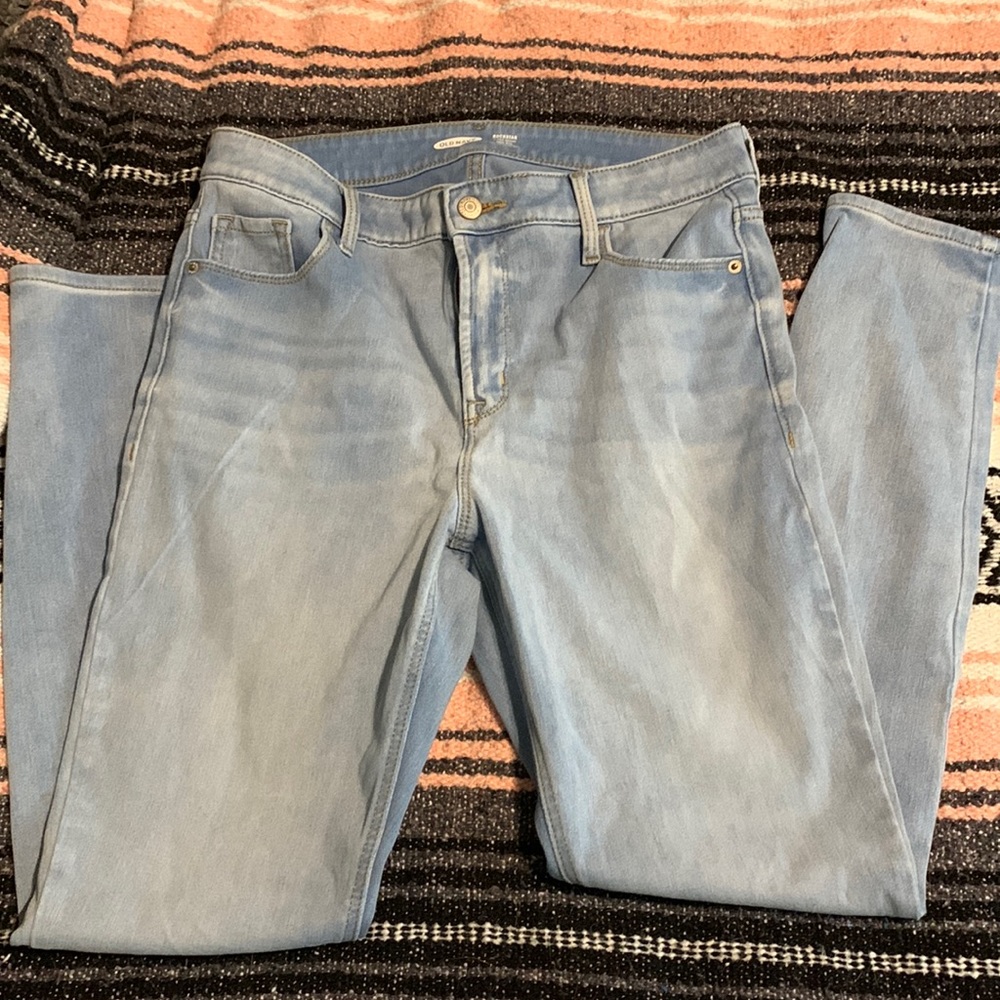 old navy light wash skinny jeans!